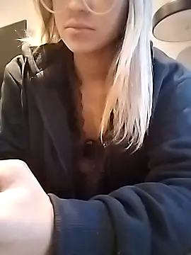 Snapshot of fofinhaa12 chatting on 15, 9, 2025 fofinhaa12 online show from 15, 9, 2025