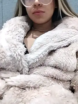 Snapshot of fofinhaa12 chatting on 7, 10, 2025 fofinhaa12 online show from 7, 10, 2025