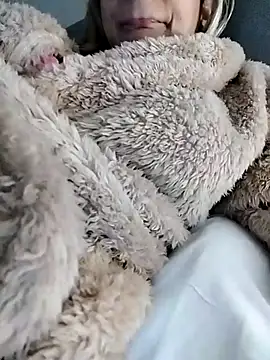 Snapshot of fofinhaa12 chatting on 14, 11, 2025 fofinhaa12 online show from 14, 11, 2025