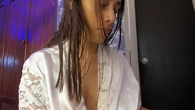 Snapshot of sheyla_sweet18 chatting on 27, 2, 2025 sheyla sweet18 online show from 27, 2, 2025