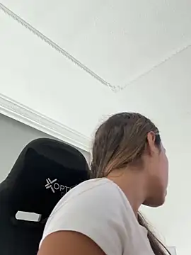 Snapshot of sheyla_sweet18 chatting on 16, 11, 2025 sheyla sweet18 online show from 16, 11, 2025