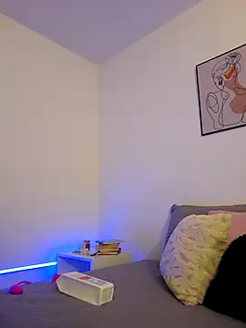 VictoriaEvaans  online show from 15, 10, 2025