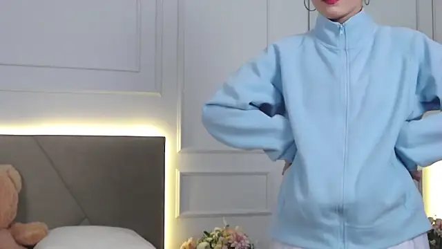 LeilaLow online show from 21, 12, 2024