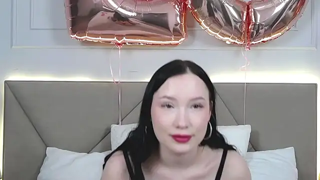 LeilaLow online show from 18, 2, 2025