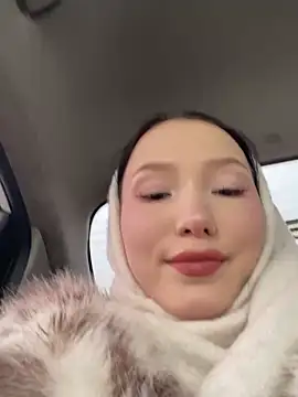 LeilaLow online show from 28, 2, 2025