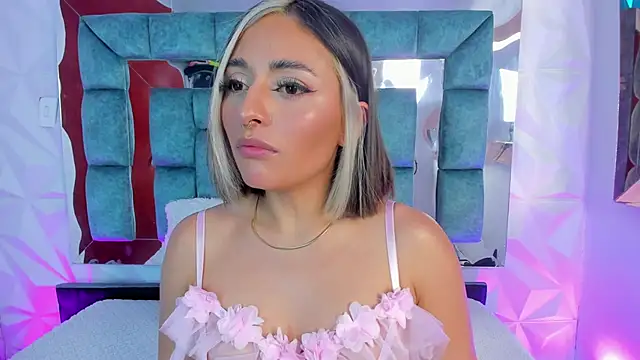 Nanda Vixen online show from 1, 2, 2025