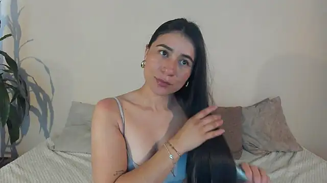 Snapshot of ChloeTurner_ chatting on 2, 2, 2025 ChloeTurner online show from 2, 2, 2025