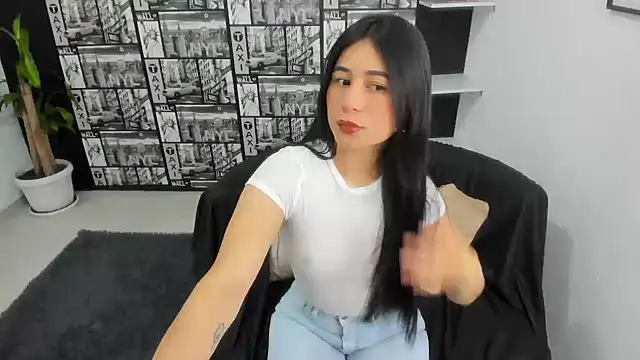 Snapshot of ChloeTurner_ chatting on 4, 2, 2025 ChloeTurner online show from 4, 2, 2025