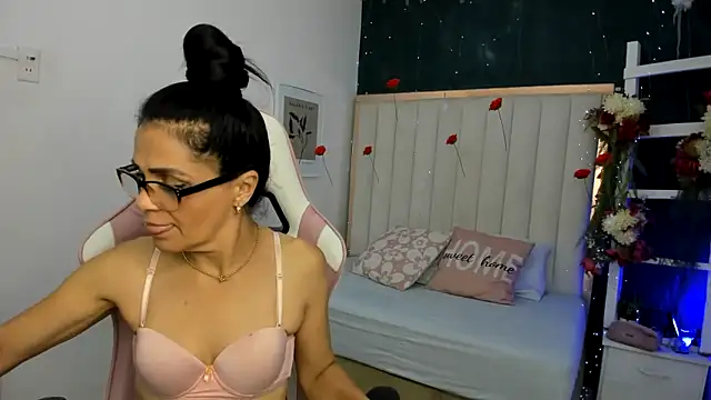 margot smith  online show from 16, 3, 2026