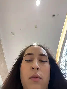 Holly Play online show from 23, 10, 2025