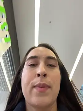 Holly Play online show from 5, 12, 2025