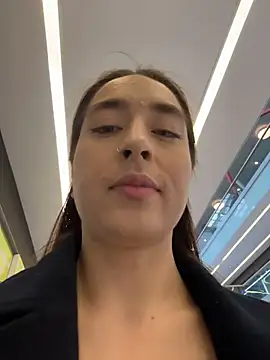 Holly Play online show from 7, 4, 2026