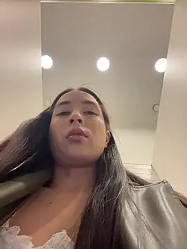 Snapshot of Holly_Play chatting on 24, 4, 2026 Holly Play online show from 24, 4, 2026