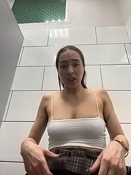 Snapshot of Holly_Play chatting on 11, 5, 2026 Holly Play online show from 11, 5, 2026