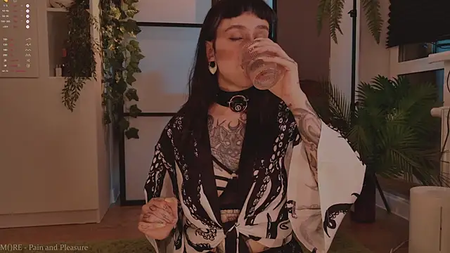 Snapshot of MichaellaMoon chatting on 8, 11, 2025 MichaellaMoon online show from 8, 11, 2025