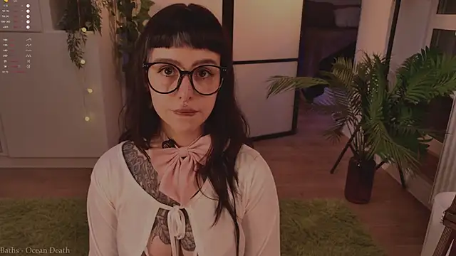 Snapshot of MichaellaMoon chatting on 13, 11, 2025 MichaellaMoon online show from 13, 11, 2025