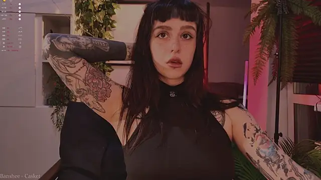 Snapshot of MichaellaMoon chatting on 21, 11, 2025 MichaellaMoon online show from 21, 11, 2025