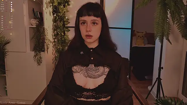 Snapshot of MichaellaMoon chatting on 24, 11, 2025 MichaellaMoon online show from 24, 11, 2025