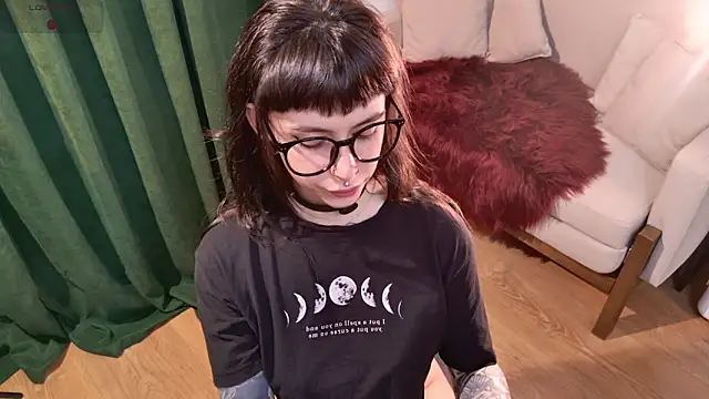 Snapshot of MichaellaMoon chatting on 22, 7, 2026 MichaellaMoon online show from 22, 7, 2026
