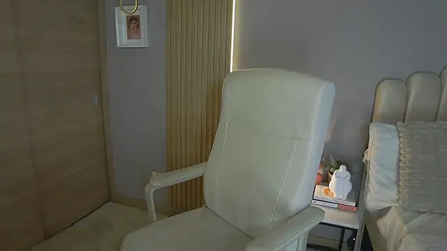 Snapshot of Alessia-miller_ chatting on 16, 3, 2025 Alessia-miller online show from 16, 3, 2025