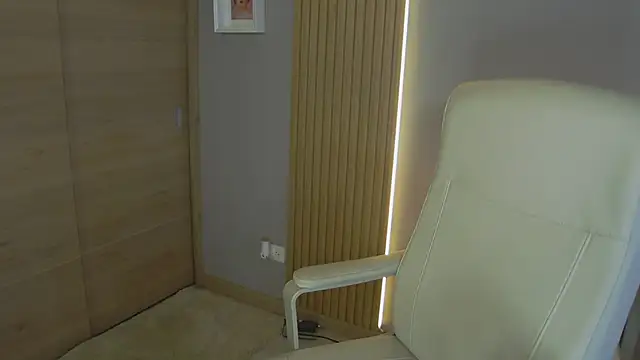 Snapshot of Alessia-miller_ chatting on 17, 3, 2025 Alessia-miller online show from 17, 3, 2025