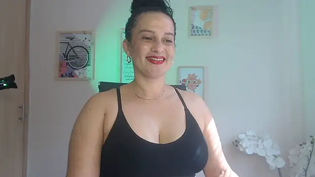 Snapshot of lucy_diiaz chatting on 6, 2, 2025 lucy diiaz online show from 6, 2, 2025
