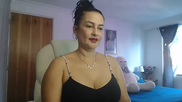 Snapshot of lucy_diiaz chatting on 13, 9, 2025 lucy diiaz online show from 13, 9, 2025
