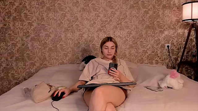 Ella Milla online show from 6, 3, 2025