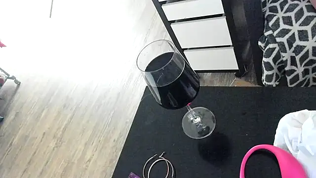 MendiPetite online show from 12, 4, 2026