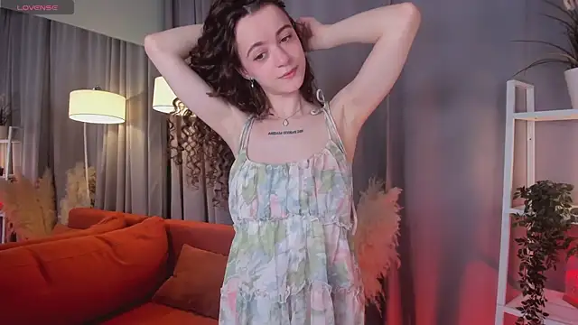 Snapshot of Curly_Moon chatting on 18, 7, 2026 Curly Moon online show from 18, 7, 2026