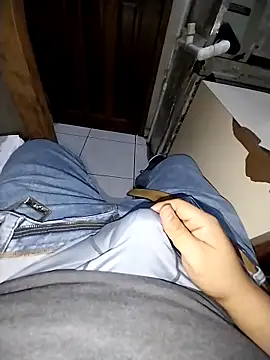 Snapshot of Whiper2024 chatting on 19, 12, 2025 Whiper2024 online show from 19, 12, 2025