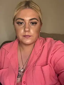 Snapshot of Blondiee3088 chatting on 4, 3, 2025 Blondiee3088 online show from 4, 3, 2025