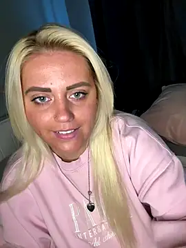 Snapshot of Blondiee3088 chatting on 29, 10, 2025 Blondiee3088 online show from 29, 10, 2025