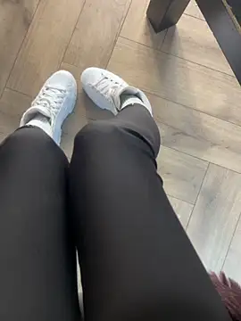 Snapshot of FeetVibe chatting on 6, 11, 2025 FeetVibe online show from 6, 11, 2025