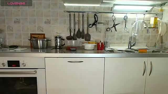 MilfeaN online show from 18, 9, 2025