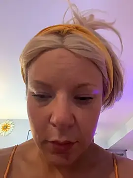 EllaSnow online show from 7, 4, 2026