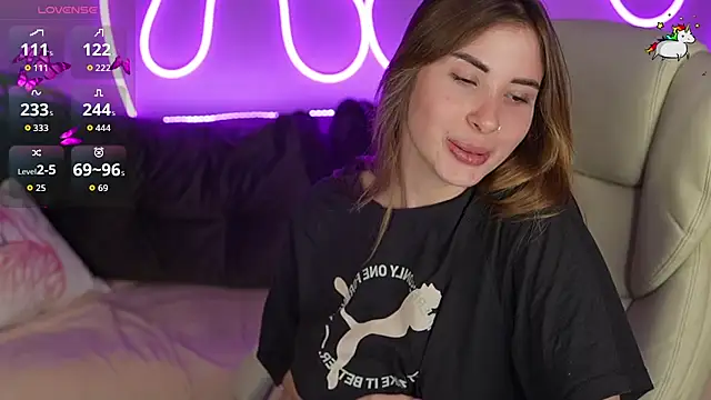 Snapshot of JennyyLuv chatting on 3, 11, 2025 JennyyLuv online show from 3, 11, 2025