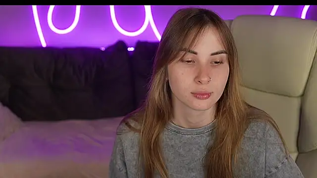 Snapshot of JennyyLuv chatting on 11, 11, 2025 JennyyLuv online show from 11, 11, 2025