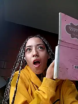 Snapshot of Scarllett_BDSM chatting on 6, 1, 2026 Scarllett BDSM online show from 6, 1, 2026