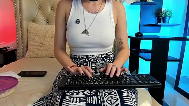 Snapshot of AlexaFoxy18 chatting on 10, 12, 2024 AlexaFoxy18 online show from 10, 12, 2024