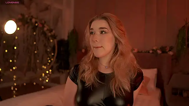 Smiley Mia online show from 26, 9, 2025