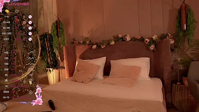 Smiley Mia online show from 10, 10, 2025