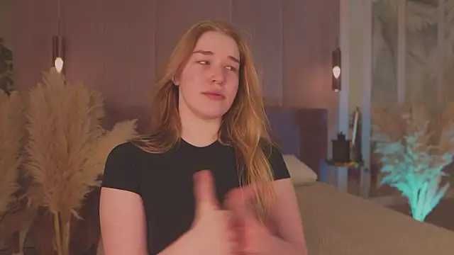 Smiley Mia online show from 10, 4, 2026