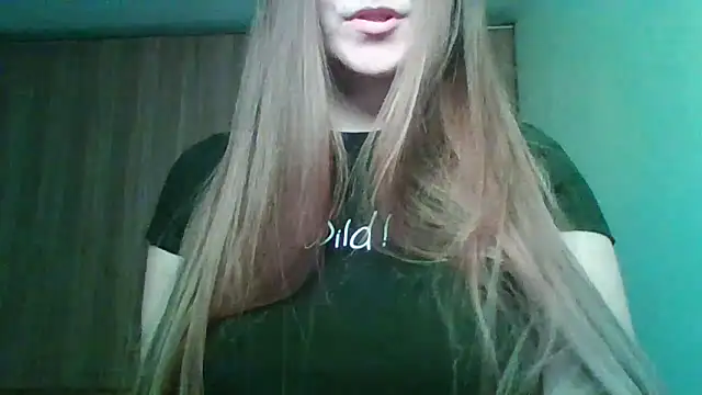Snapshot of Evasapples chatting on 6, 5, 2026 Evasapples online show from 6, 5, 2026