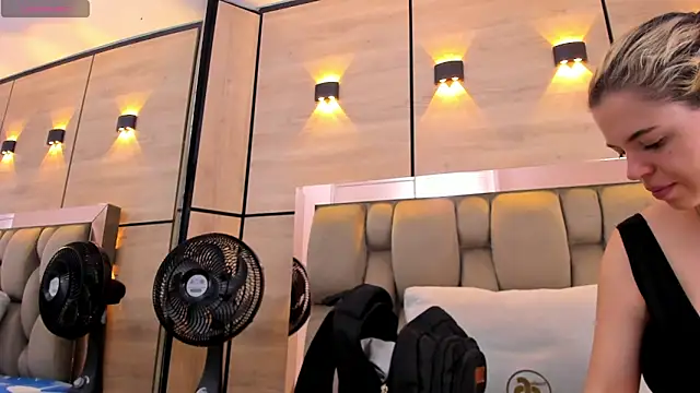 Snapshot of dorothy_vegga chatting on 21, 11, 2025 dorothy vegga online show from 21, 11, 2025