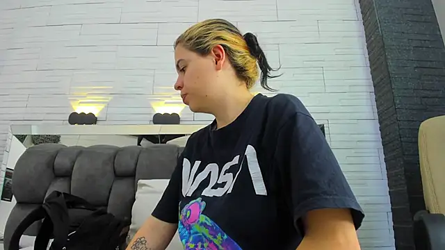 Snapshot of dorothy_vegga chatting on 17, 12, 2025 dorothy vegga online show from 17, 12, 2025