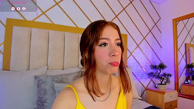 Snapshot of AbigailCarter chatting on 8, 11, 2025 AbigailCarter online show from 8, 11, 2025