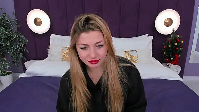 Snapshot of HelenaMorgan chatting on 4, 1, 2025 HelenaMorgan online show from 4, 1, 2025