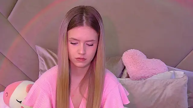 Snapshot of MilanaBalmain chatting on 21, 10, 2025 MilanaBalmain online show from 21, 10, 2025