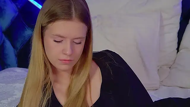 Snapshot of MilanaBalmain chatting on 23, 11, 2025 MilanaBalmain online show from 23, 11, 2025